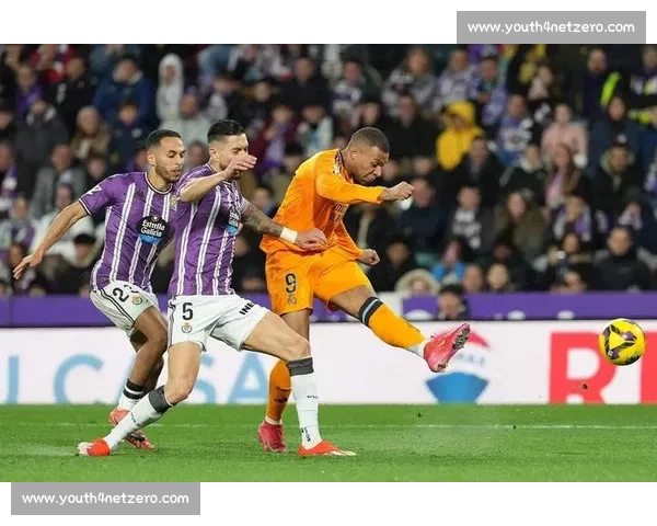 帽子戏法:足球比赛中最耀眼的三粒进球与背后的传奇故事 帽子戏法:足球比赛中最耀眼的三粒进球与背后的传奇故事